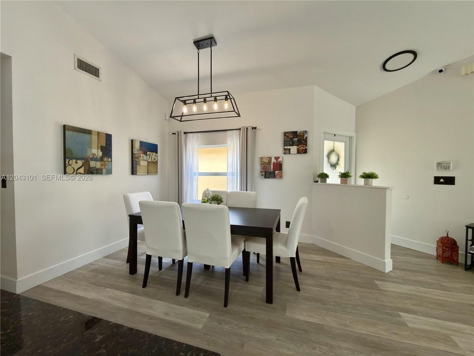 For Rent: $3,250 (3 beds, 2 baths, 1356 Square Feet)
