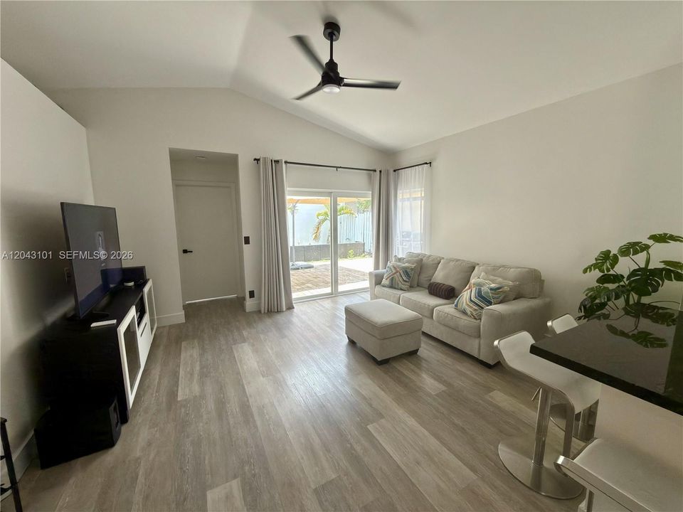 For Rent: $3,250 (3 beds, 2 baths, 1356 Square Feet)