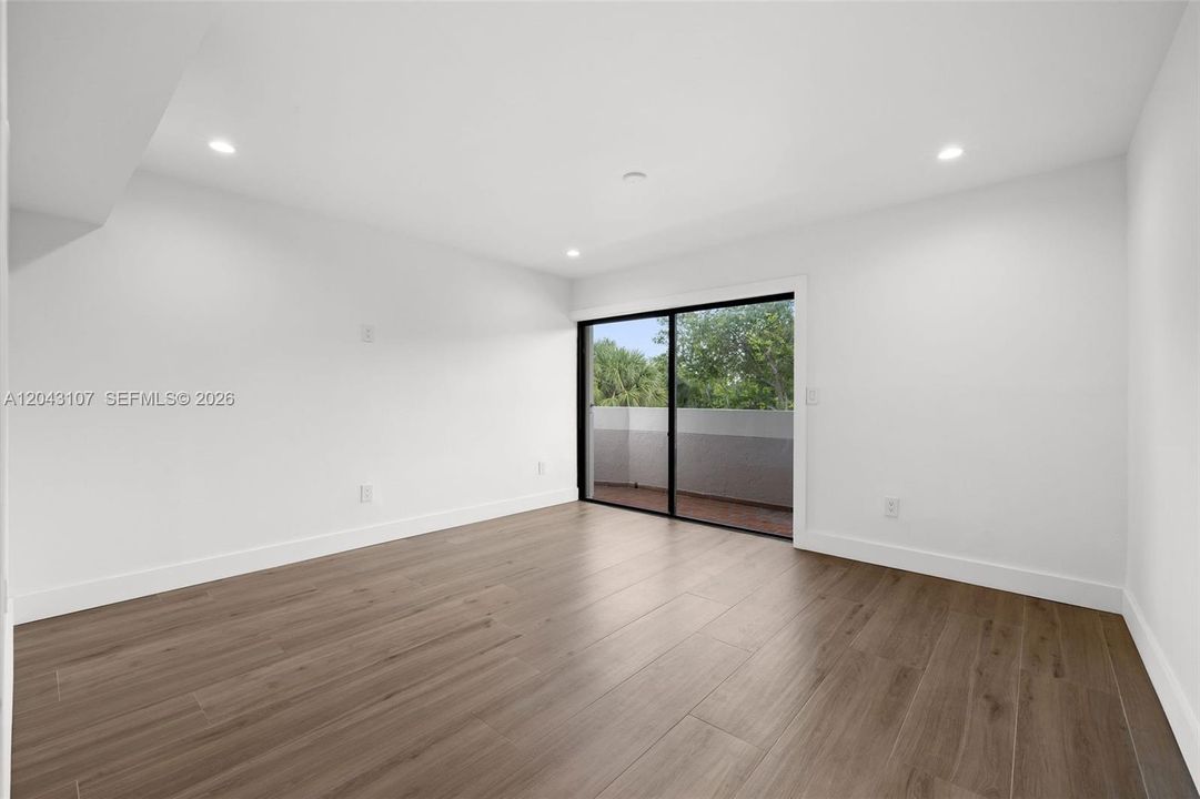 En Venta: $637,500 (3 camas, 2 baños, 1537 Pies cuadrados)