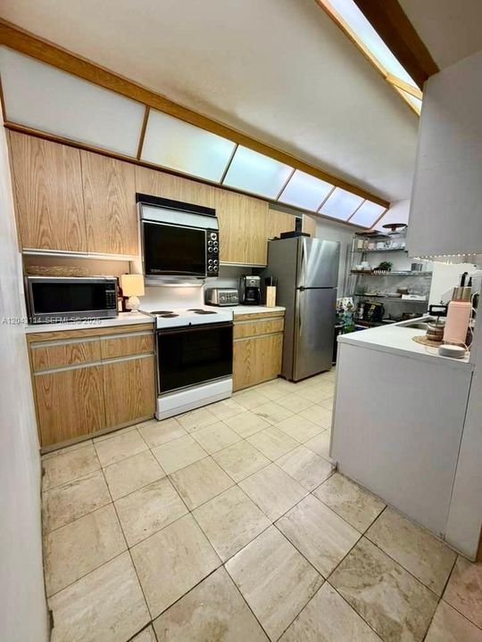 В аренду: $2,500 (1 спален, 1 ванн, 1077 Квадратных фут)