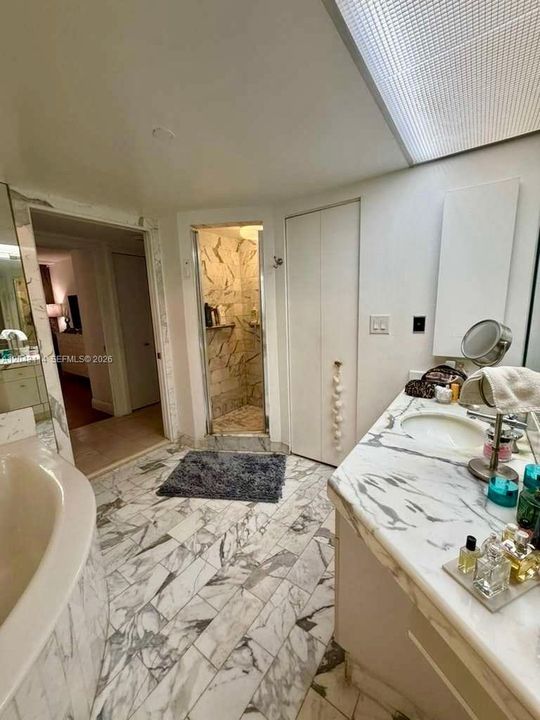 В аренду: $2,500 (1 спален, 1 ванн, 1077 Квадратных фут)
