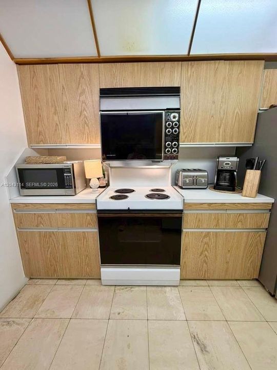 В аренду: $2,500 (1 спален, 1 ванн, 1077 Квадратных фут)