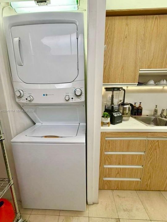 В аренду: $2,500 (1 спален, 1 ванн, 1077 Квадратных фут)