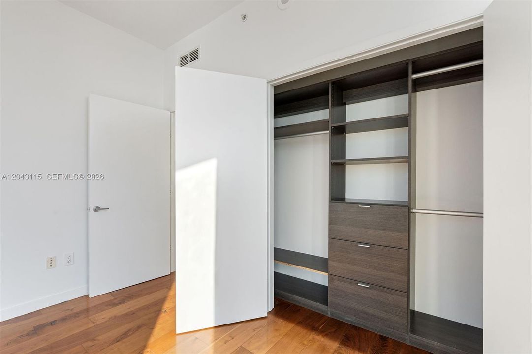 В аренду: $11,500 (3 спален, 3 ванн, 1679 Квадратных фут)