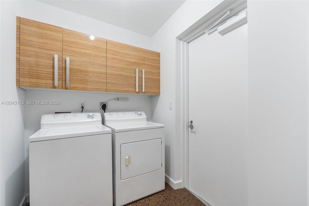 В аренду: $11,500 (3 спален, 3 ванн, 1679 Квадратных фут)