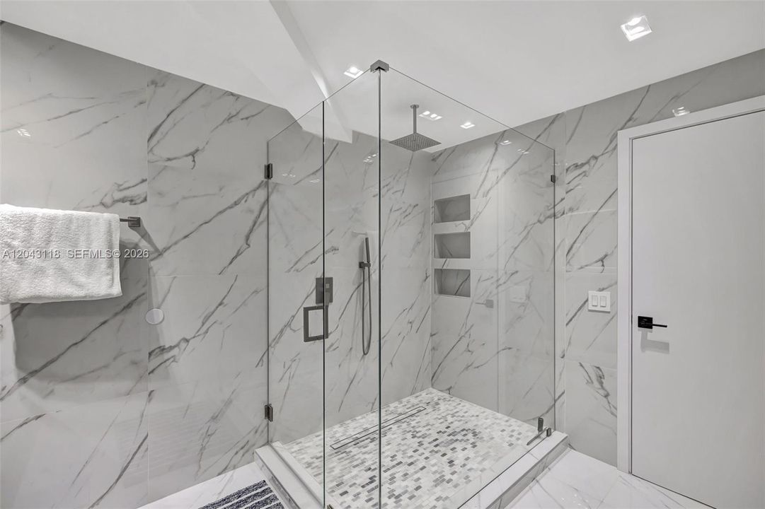 В аренду: $5,700 (2 спален, 2 ванн, 1768 Квадратных фут)