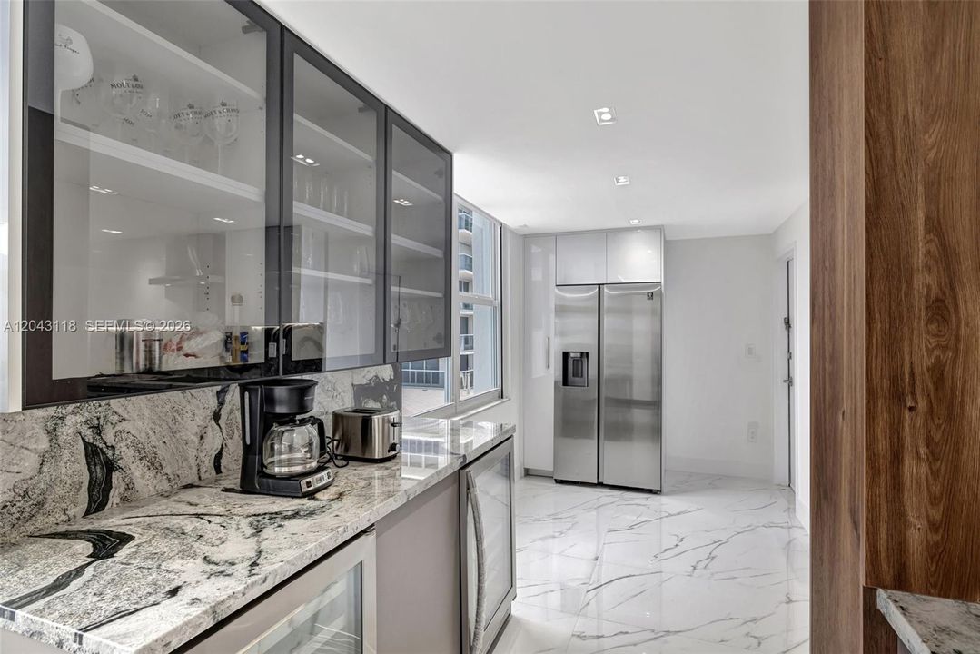В аренду: $5,700 (2 спален, 2 ванн, 1768 Квадратных фут)