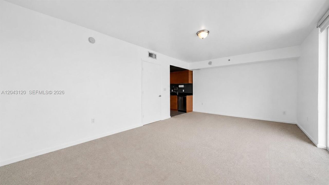 В аренду: $2,400 (0 спален, 1 ванн, 567 Квадратных фут)