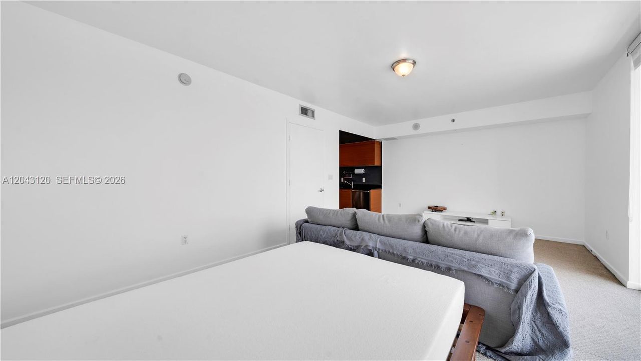 В аренду: $2,400 (0 спален, 1 ванн, 567 Квадратных фут)