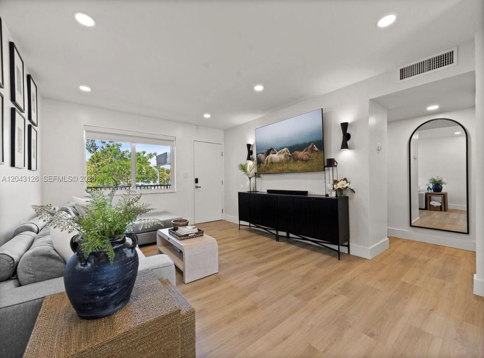 For Rent: $3,150 (2 beds, 2 baths, 942 Square Feet)