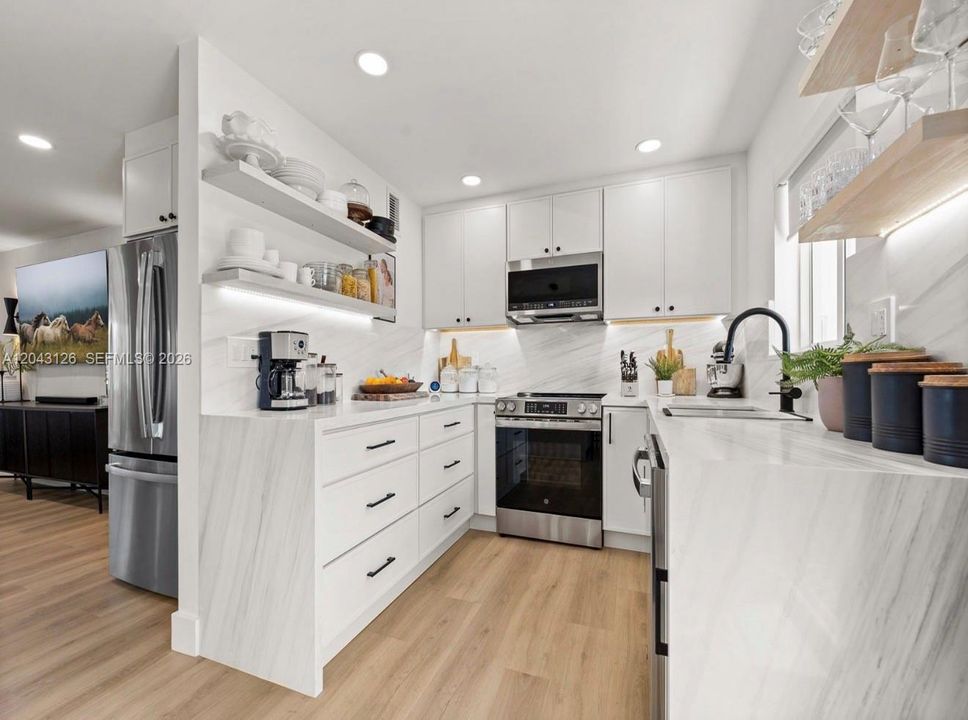 For Rent: $3,150 (2 beds, 2 baths, 942 Square Feet)