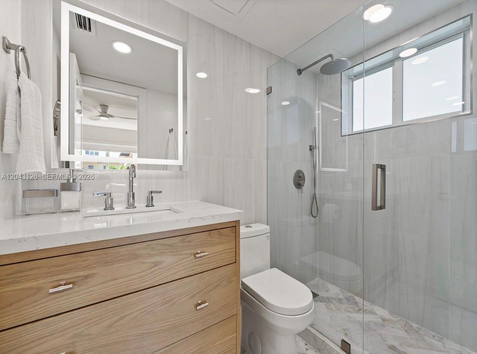 For Rent: $3,150 (2 beds, 2 baths, 942 Square Feet)