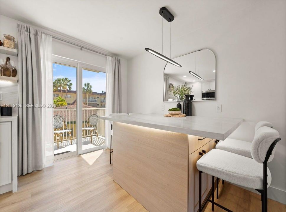 For Rent: $3,150 (2 beds, 2 baths, 942 Square Feet)