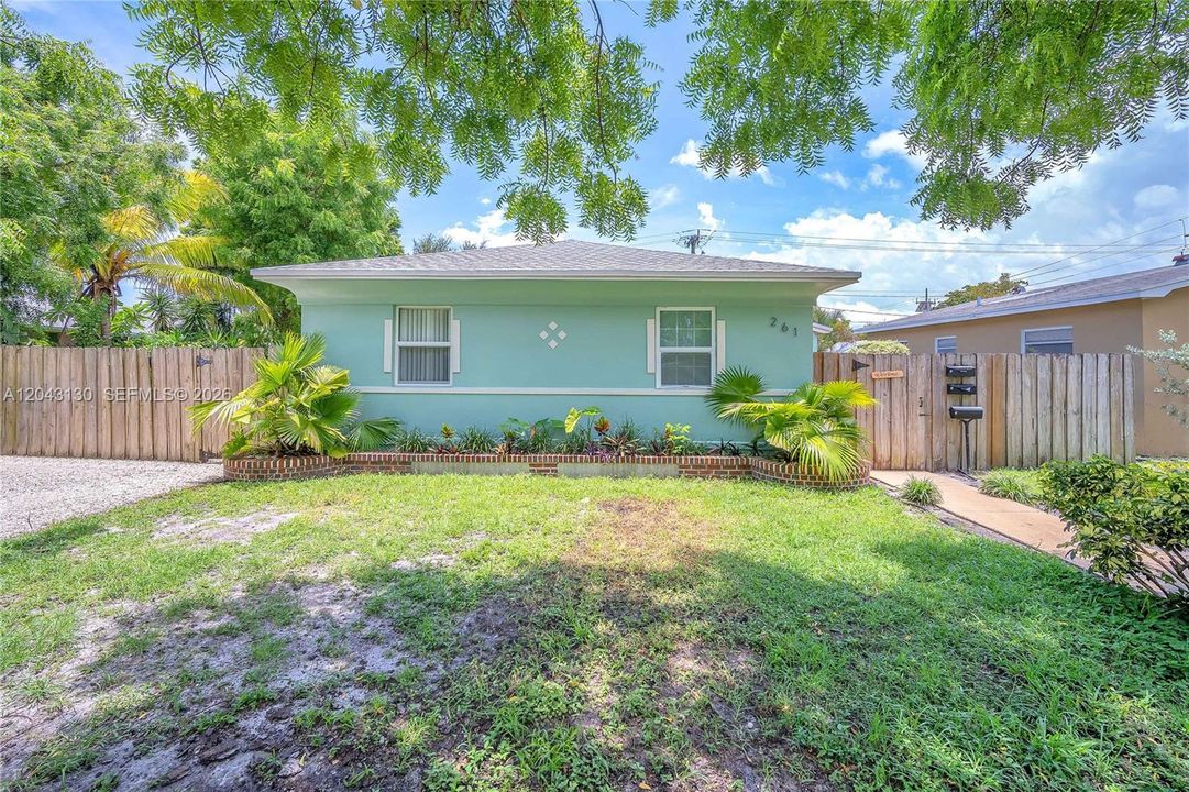 For Rent: $1,700 (0 beds, 1 baths, 2631 Square Feet)