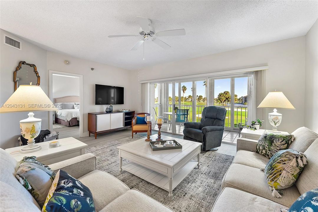 For Sale: $595,000 (2 beds, 2 baths, 1450 Square Feet)