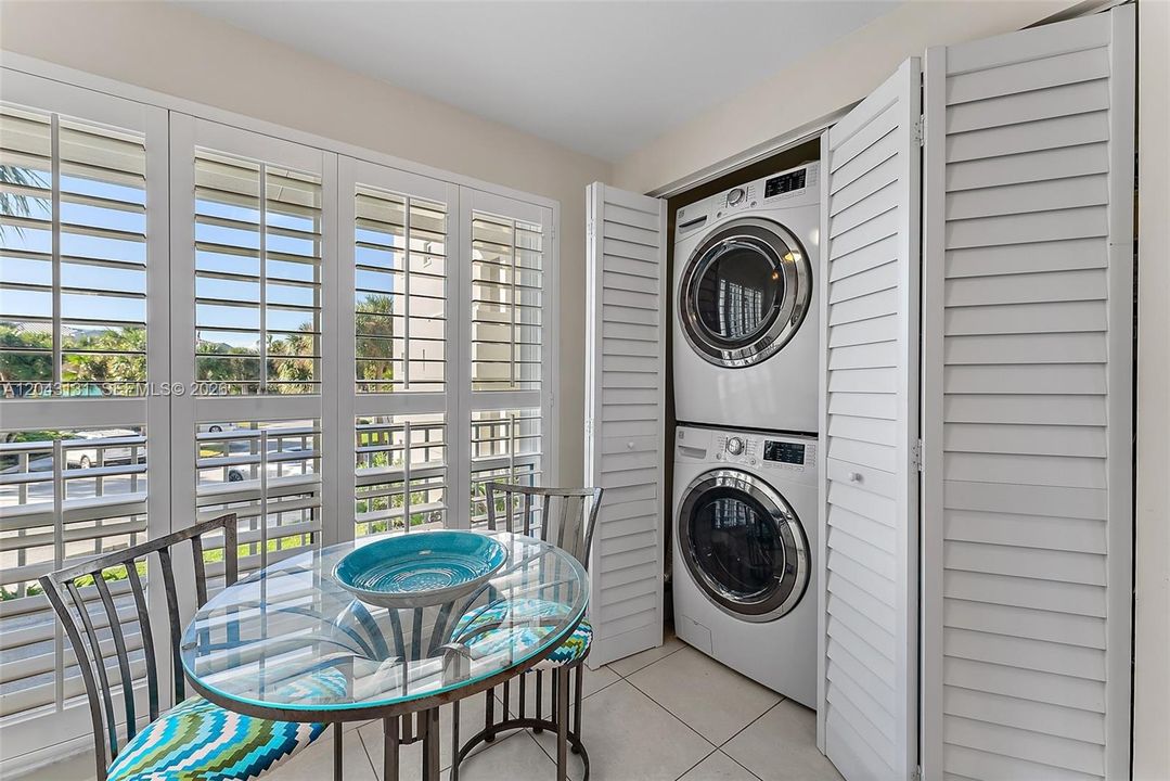For Sale: $595,000 (2 beds, 2 baths, 1450 Square Feet)