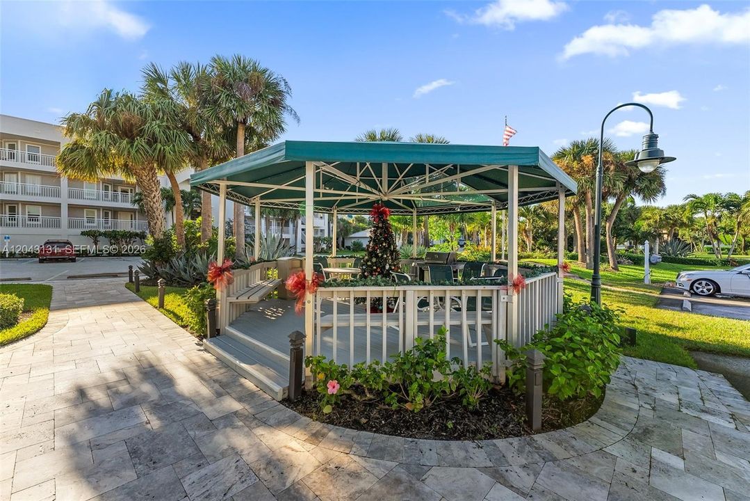 For Sale: $595,000 (2 beds, 2 baths, 1450 Square Feet)