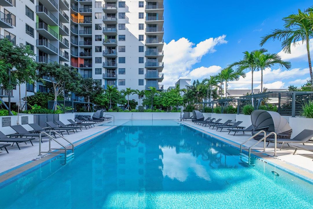 305-Pool-Area