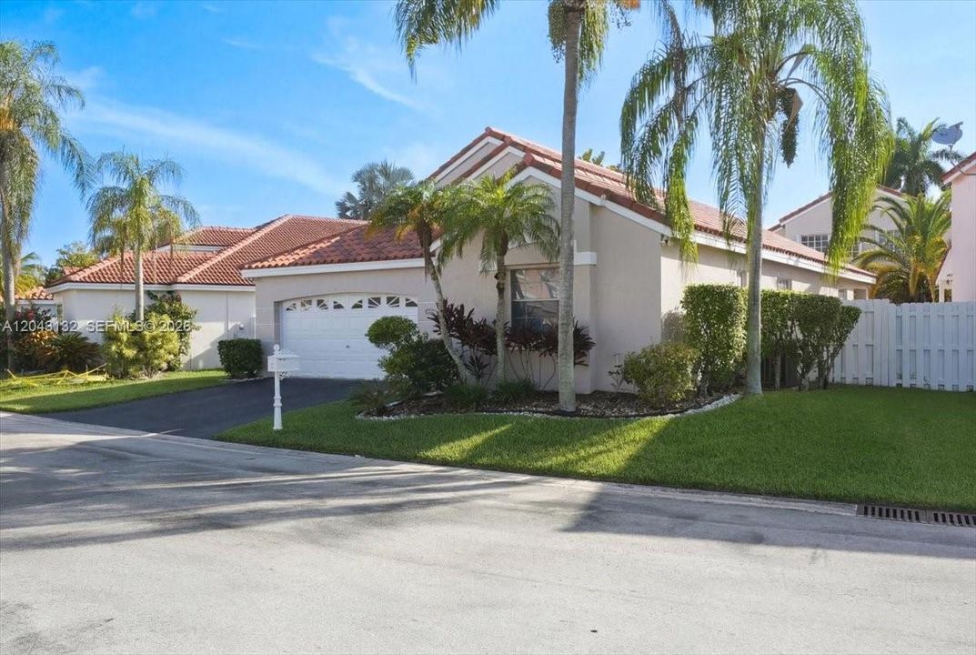 Active With Contract: $680,000 (3 beds, 2 baths, 1669 Square Feet)