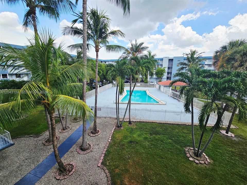 For Sale: $174,900 (1 beds, 1 baths, 625 Square Feet)