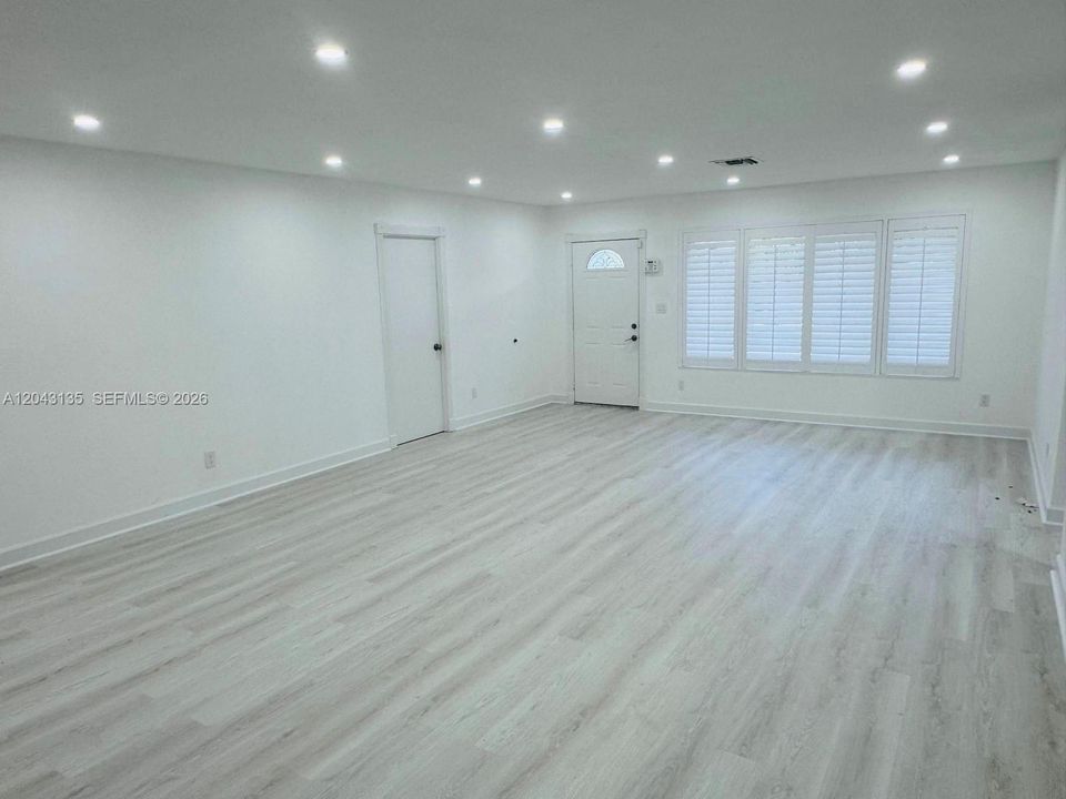 В аренду: $5,200 (5 спален, 2 ванн, 2470 Квадратных фут)