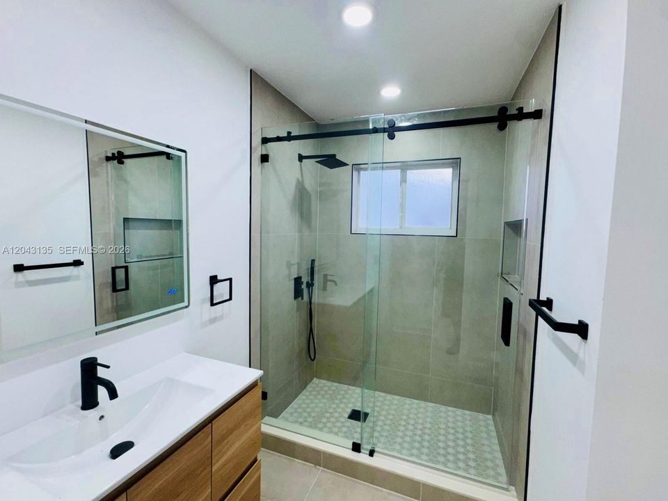 В аренду: $5,200 (5 спален, 2 ванн, 2470 Квадратных фут)