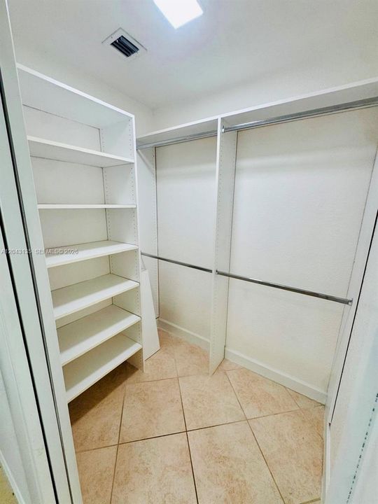 В аренду: $5,200 (5 спален, 2 ванн, 2470 Квадратных фут)