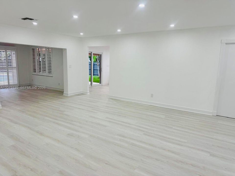 В аренду: $5,200 (5 спален, 2 ванн, 2470 Квадратных фут)