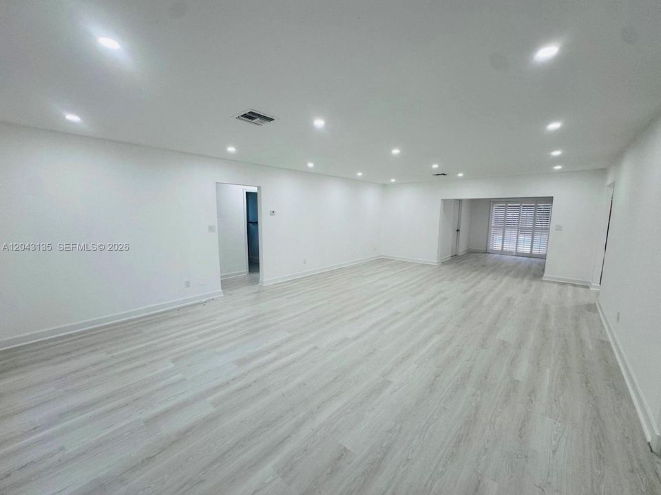 В аренду: $5,200 (5 спален, 2 ванн, 2470 Квадратных фут)