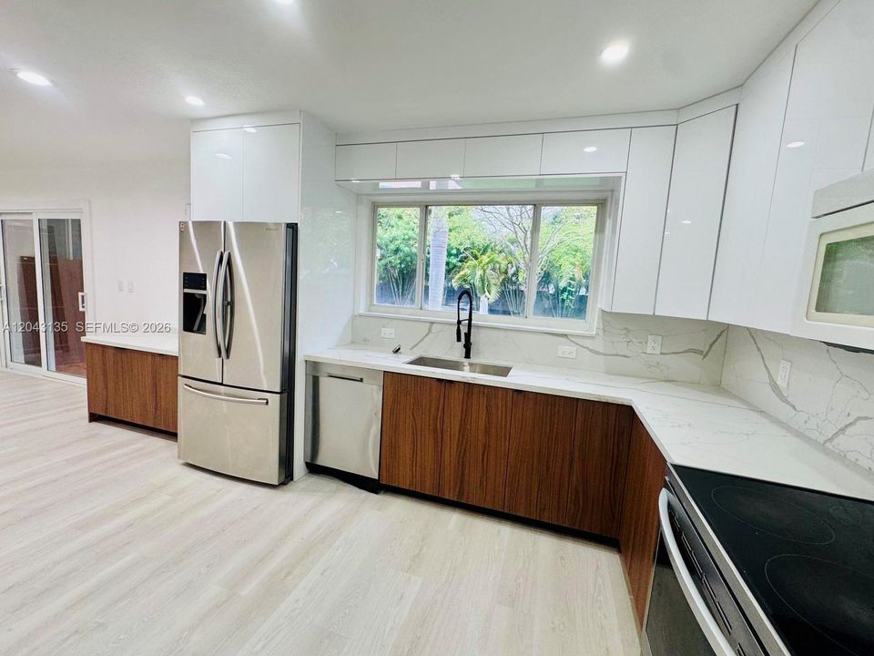 В аренду: $5,200 (5 спален, 2 ванн, 2470 Квадратных фут)
