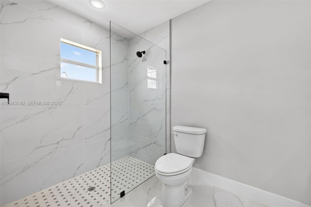 На продажу: $289,000 (4 спален, 2 ванн, 1450 Квадратных фут)
