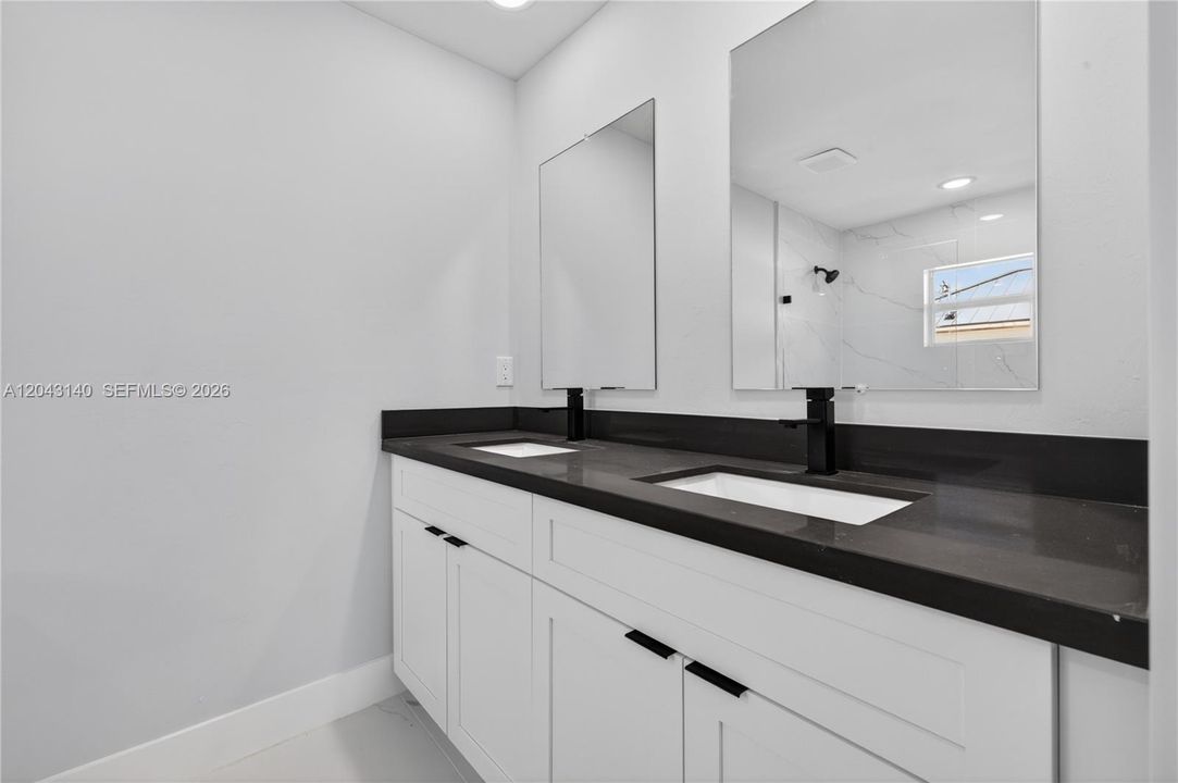 На продажу: $289,000 (4 спален, 2 ванн, 1450 Квадратных фут)