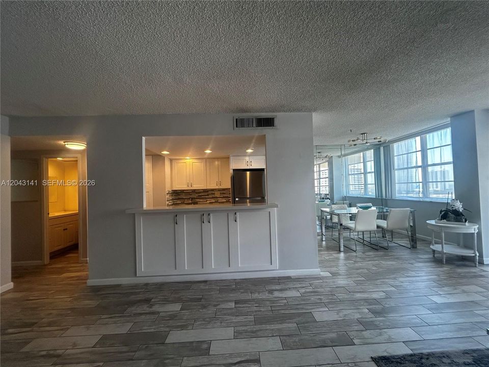 В аренду: $2,650 (1 спален, 1 ванн, 943 Квадратных фут)