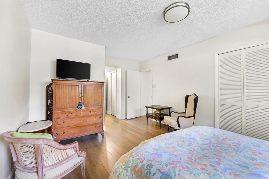 3621 Oaks Clubhouse Dr-Pompano Beach, Ma