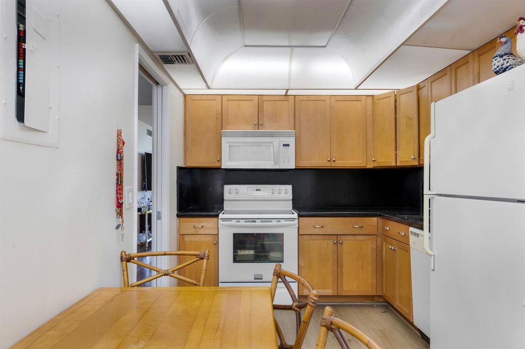 3621 Oaks Clubhouse Dr-Pompano Beach, Ma