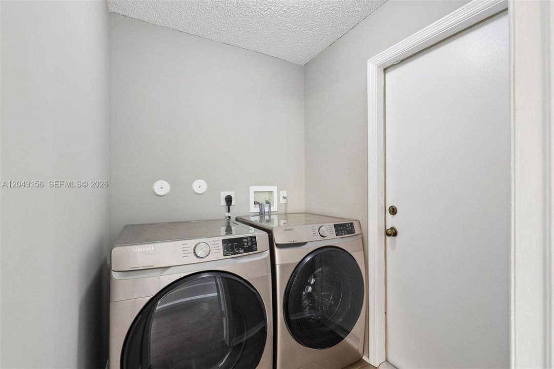 На продажу: $699,999 (4 спален, 3 ванн, 2190 Квадратных фут)