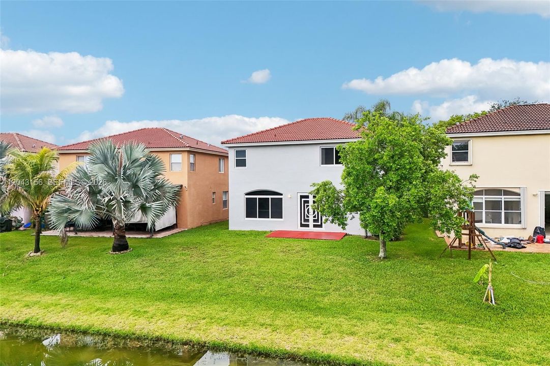 На продажу: $699,999 (4 спален, 3 ванн, 2190 Квадратных фут)
