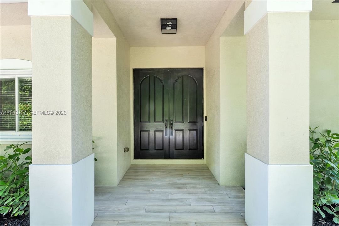 На продажу: $999,900 (4 спален, 2 ванн, 1977 Квадратных фут)