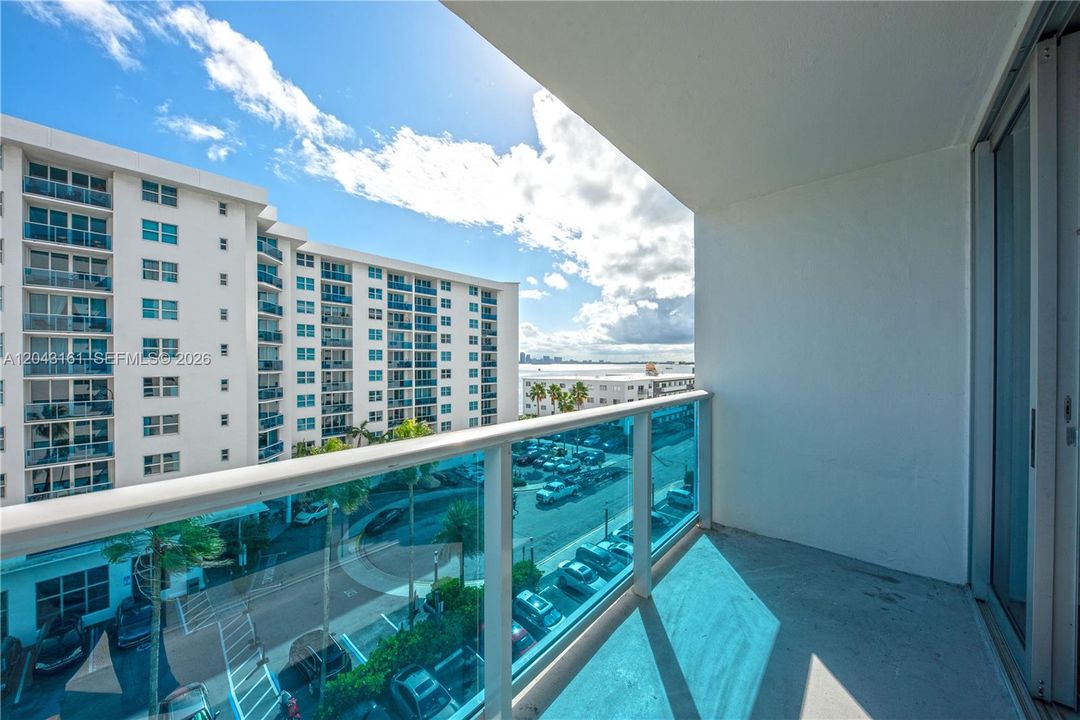 В аренду: $2,350 (1 спален, 1 ванн, 825 Квадратных фут)