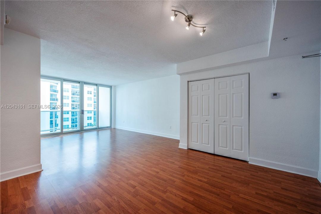В аренду: $2,350 (1 спален, 1 ванн, 825 Квадратных фут)