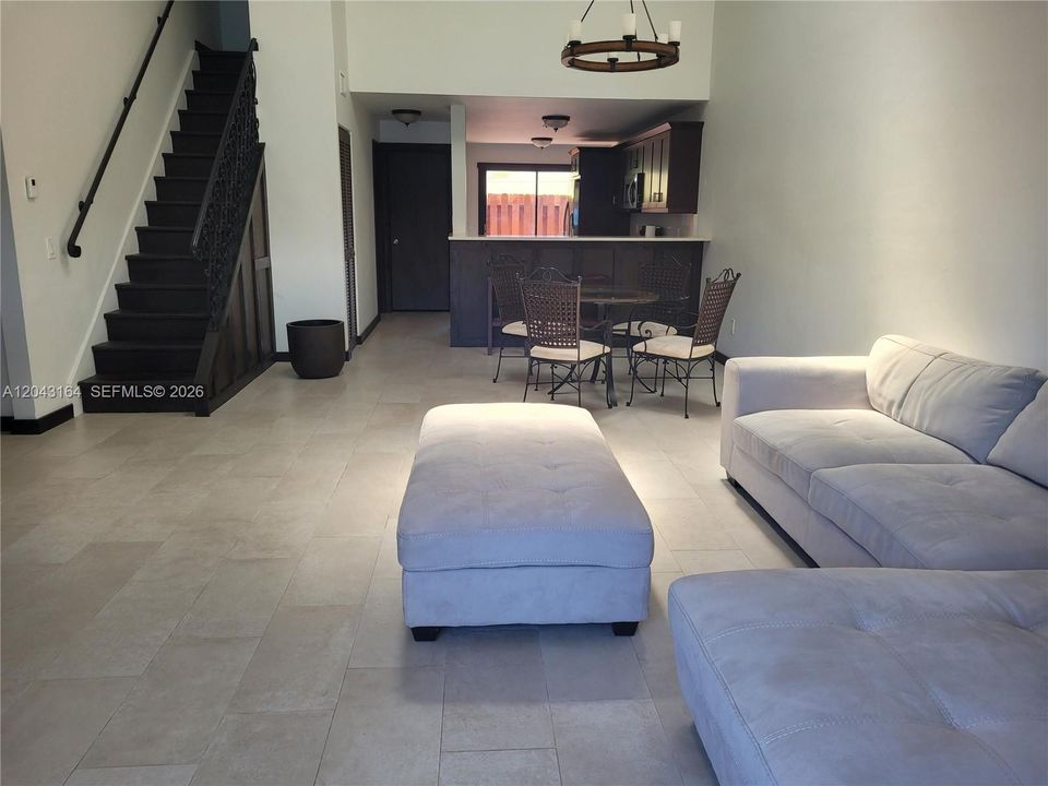 En Venta: $345,000 (2 camas, 2 baños, 1290 Pies cuadrados)