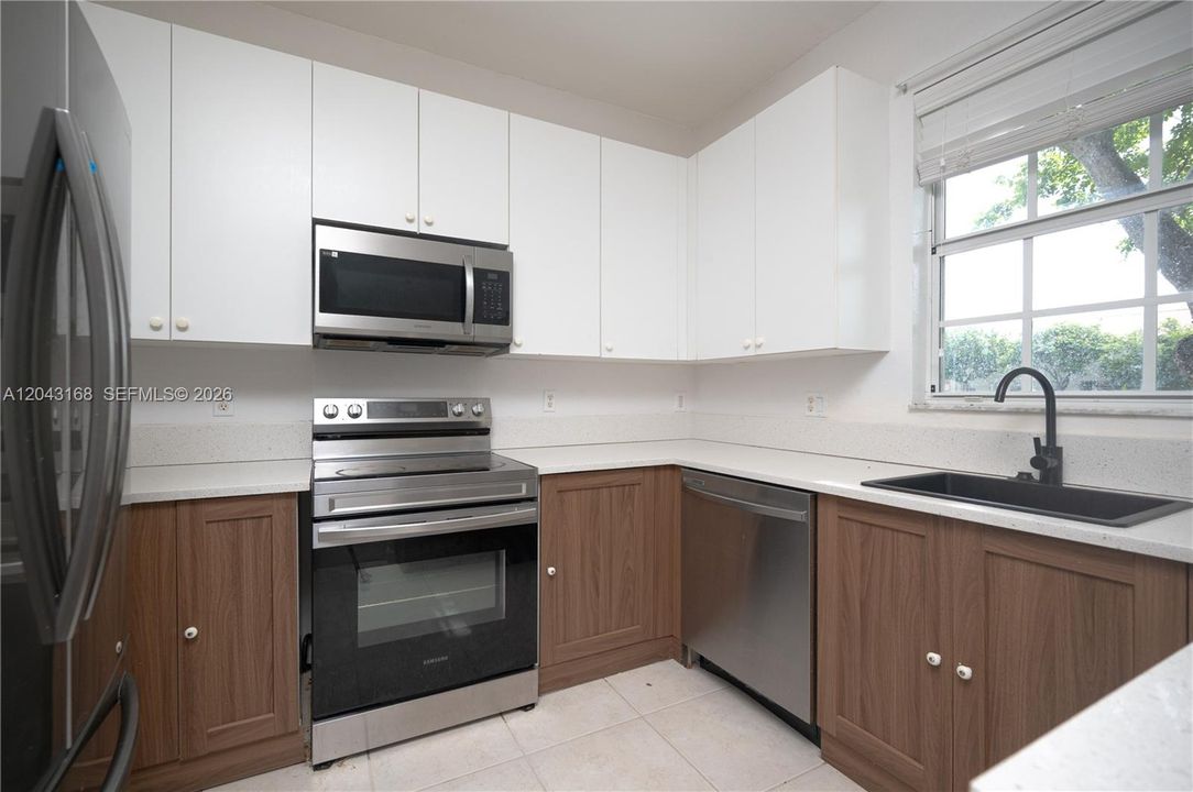 En Venta: $340,000 (3 camas, 2 baños, 1564 Pies cuadrados)