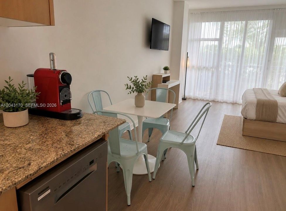 В аренду: $2,500 (0 спален, 1 ванн, 361 Квадратных фут)