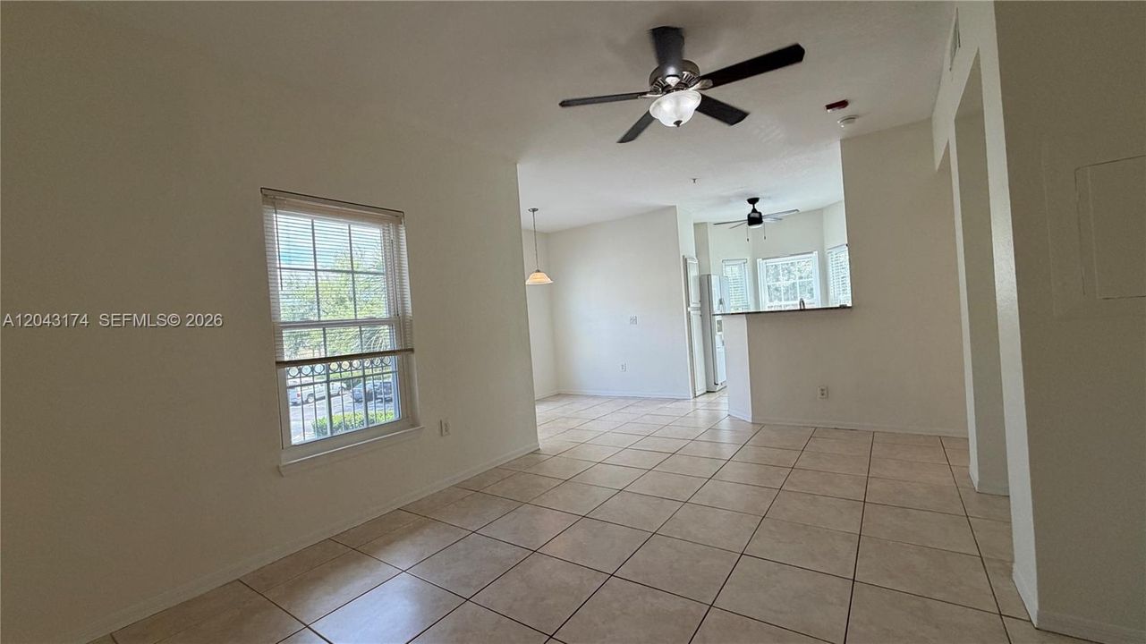 For Rent: $2,000 (2 beds, 2 baths, 1004 Square Feet)