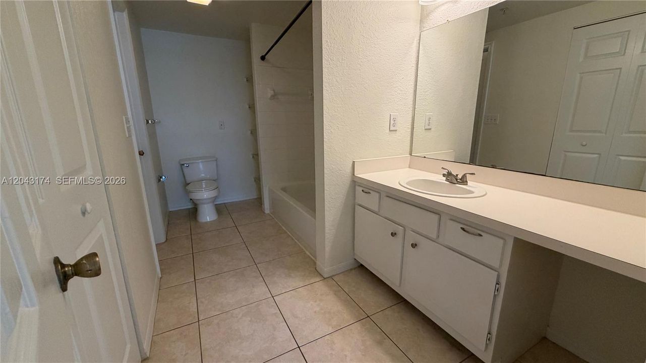 For Rent: $2,000 (2 beds, 2 baths, 1004 Square Feet)