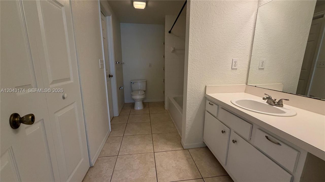 For Rent: $2,000 (2 beds, 2 baths, 1004 Square Feet)