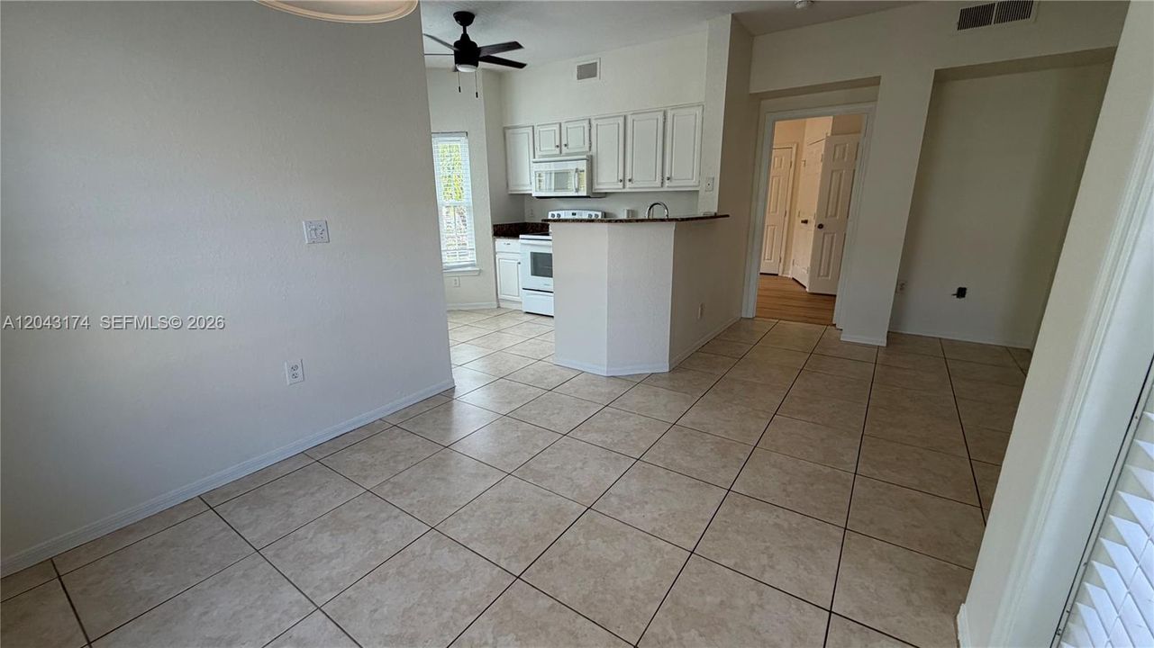 For Rent: $2,000 (2 beds, 2 baths, 1004 Square Feet)