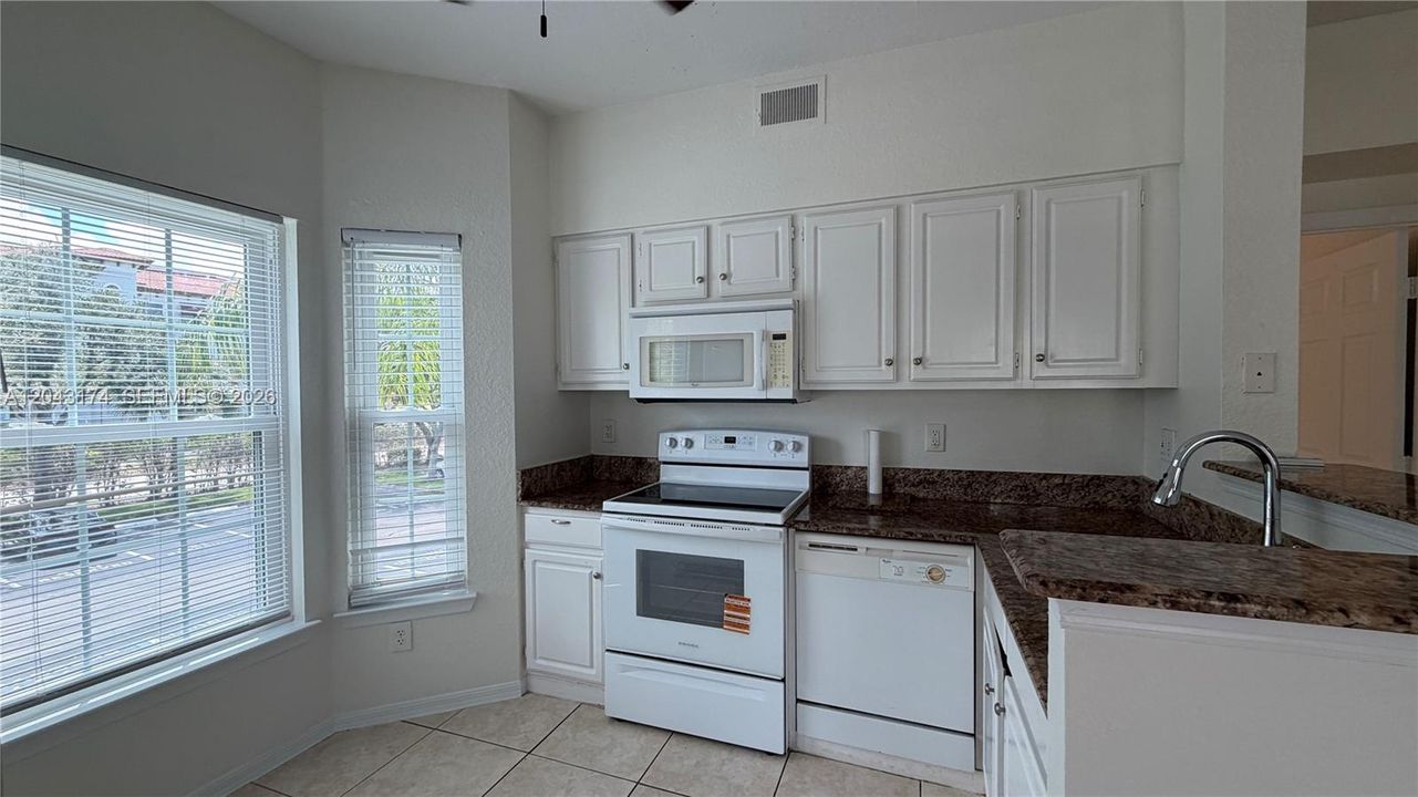 For Rent: $2,000 (2 beds, 2 baths, 1004 Square Feet)