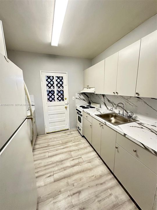 В аренду: $1,900 (2 спален, 1 ванн, 886 Квадратных фут)