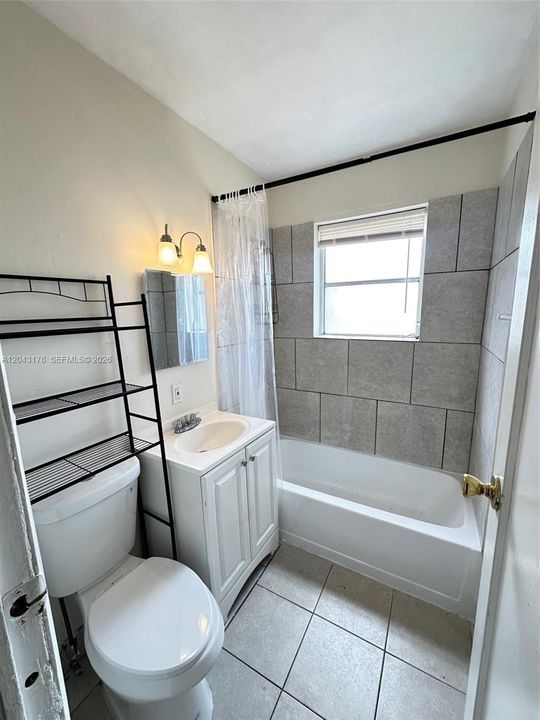 В аренду: $1,900 (2 спален, 1 ванн, 886 Квадратных фут)